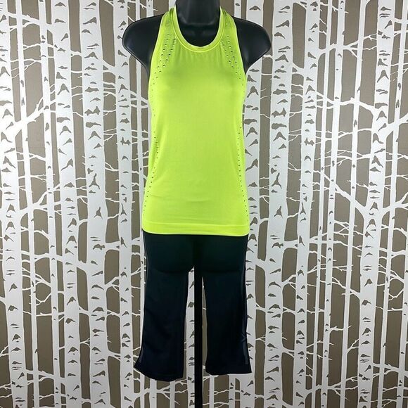 Victoria’s Secret Sport 2 Piece Outfit Tank and Capri Leggings XS S - Picture 1 of 11